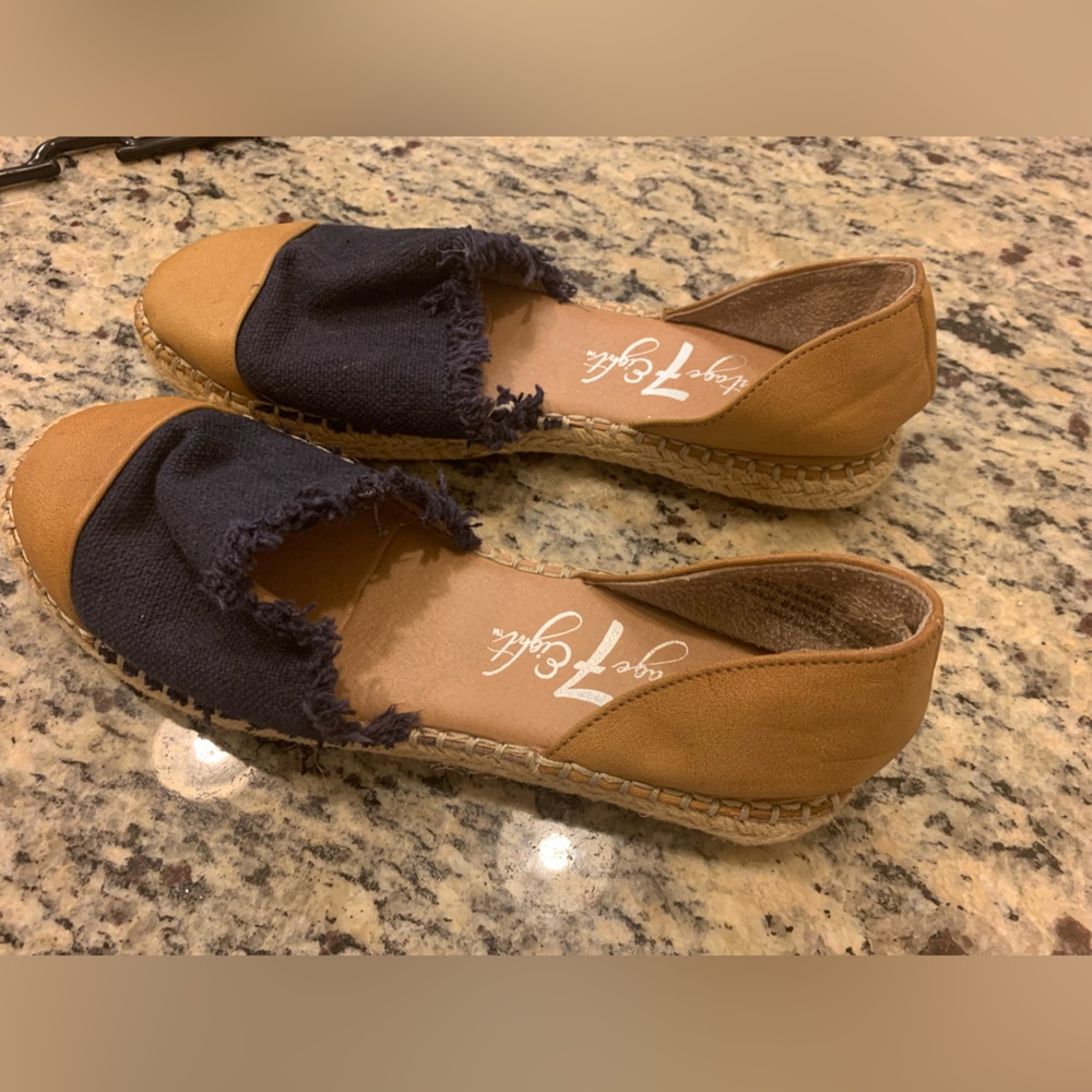 NAVY AND TAN/YELLOW CLOSE TOED SHOES!!